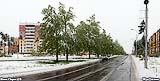 Не знаю, бывает ли в других городах такое.. но в Нерюнгри это в порядке вещей, когда летом неожиданно может снега выпасть чуть ли не по колено так, что деревья прогибаются под снегом. Правда, ненадолго. Максимум на сутки, иногда и меньше. Через день уже ничего не напоминает о вчерашнем снеге. Но впечатлений - масса :)
Рейтинг: 5
Показов: 50792
Добавлена: 2007-06-11
Размер: 57 Kb